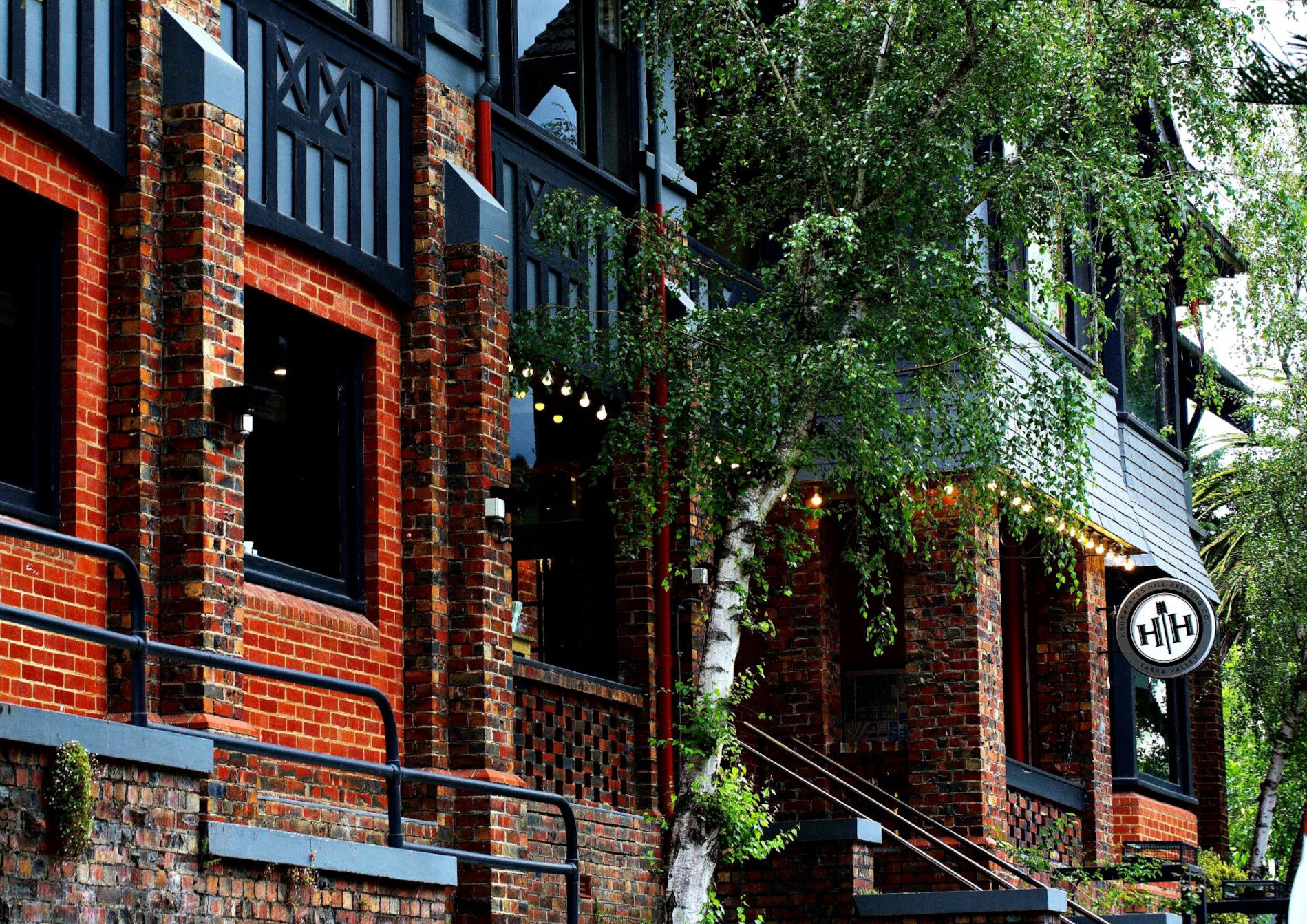 Alpine Hotel Warburton exterior